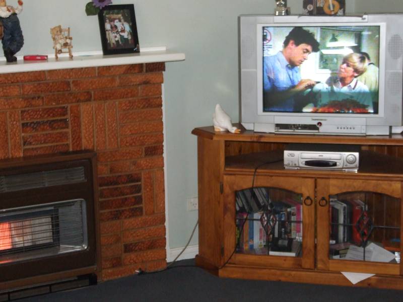 3 Bedrooms plus Bungalow Picture 2