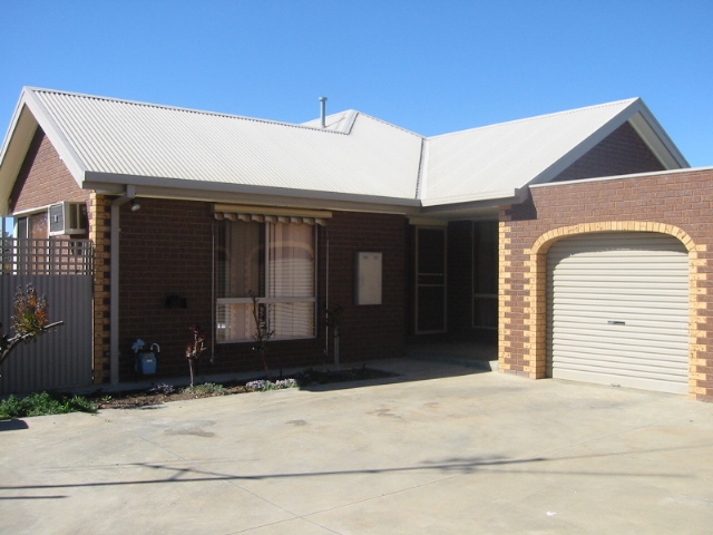 LIGHT AND AIRY!!! Picture 1