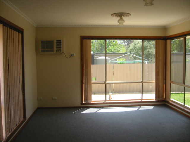 LIGHT AND AIRY!!! Picture 2