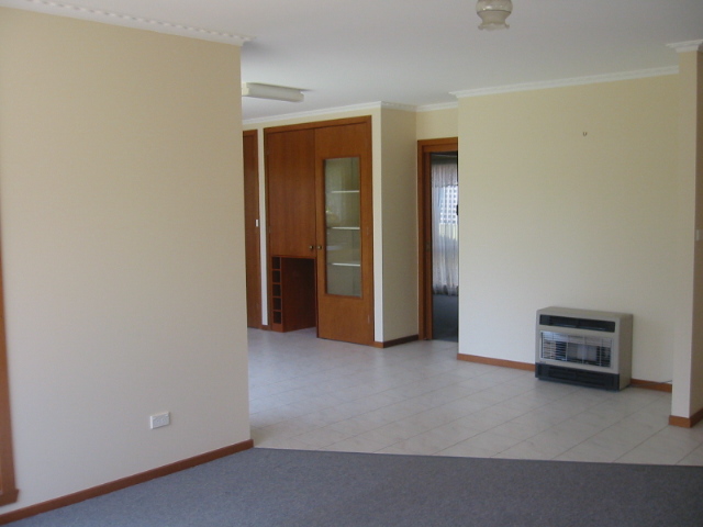 LIGHT AND AIRY!!! Picture 3