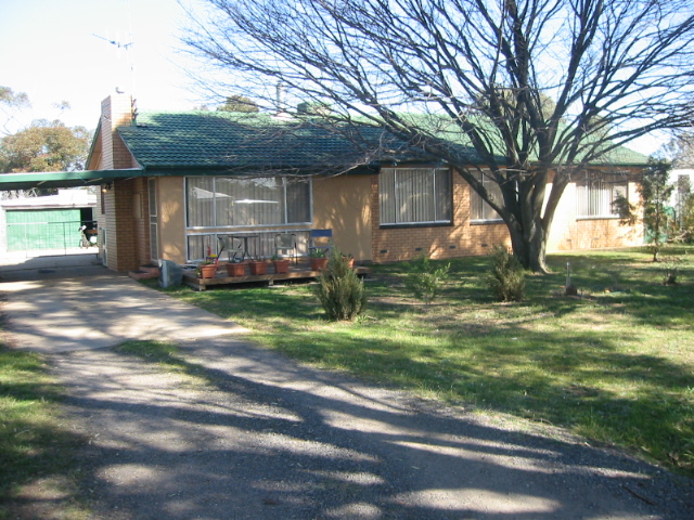 1/2 Acre Close To River With Family Home & Shedding Picture 1