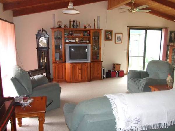 Value Packed 4 Bedroom Home On 2 Acres Picture 3
