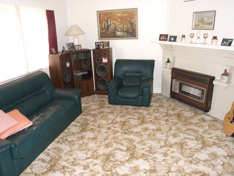 Cute Cottage In Central Location Picture 3