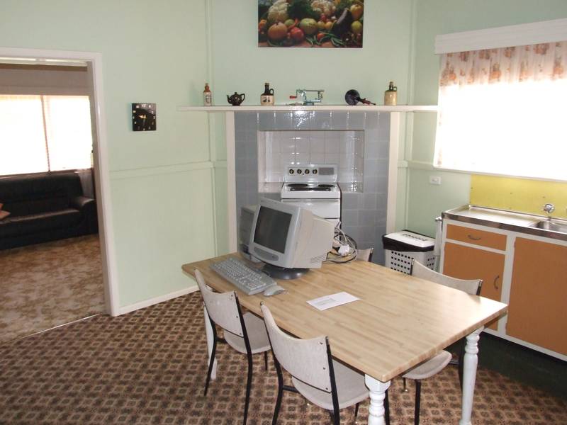 Cute Cottage In Central Location Picture 2