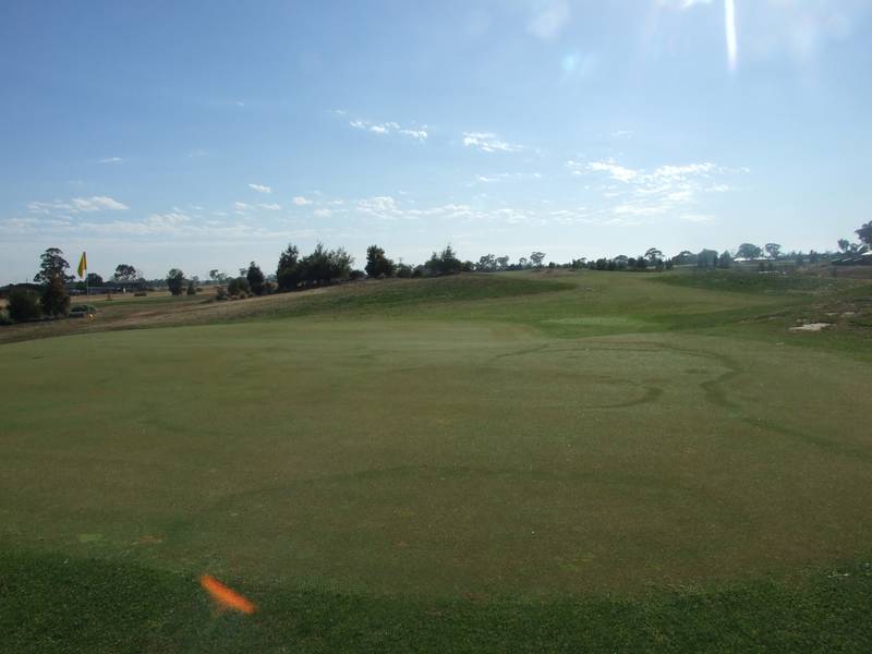 Tee Off From Your Back Door Picture 1