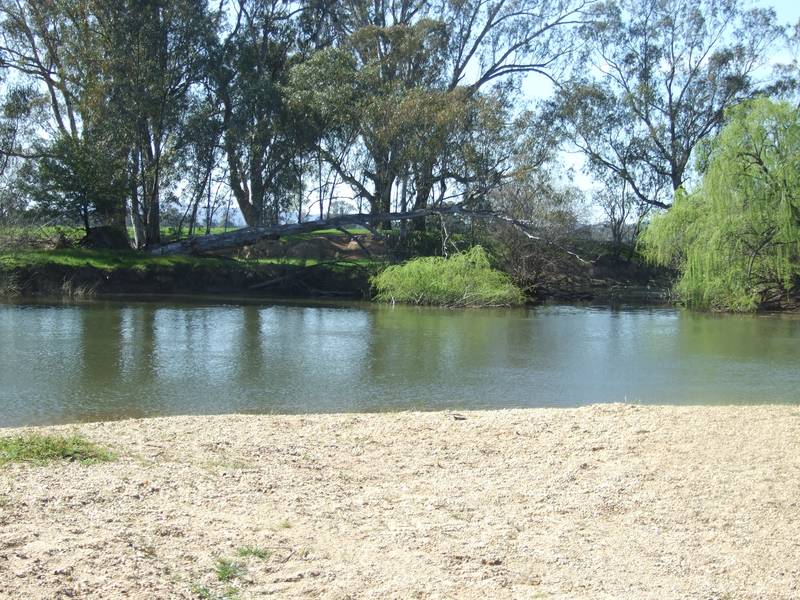 SPECTACULAR RIVERFRONT - 585 ACRES - EXPRESSION OF INTEREST Picture 1