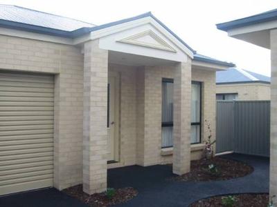 LUXURY 2-BEDROOM TOWNHOUSE!!! Picture LUXURY 2-BEDROOM TOWNHOUSE!!! Picture