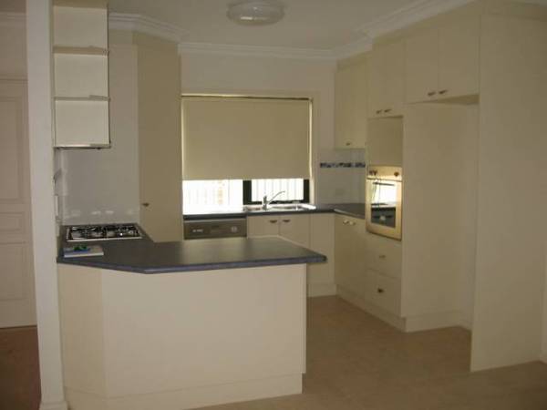 LUXURY 2-BEDROOM TOWNHOUSE!!! Picture 3