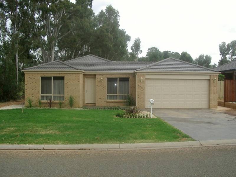 IMPRESSIVE FAMILY HOME Picture 1