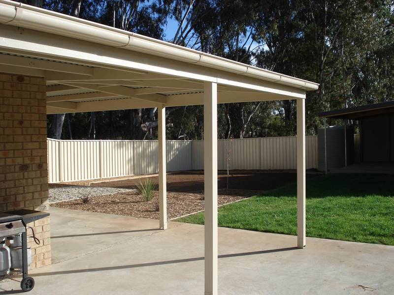 IMPRESSIVE FAMILY HOME Picture 3