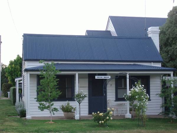 YOUNG
BRIDE - SHORT TERM ACCOMMODATION Picture 1