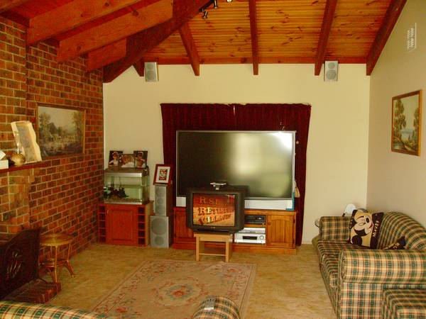 Immaculate 9 Acre Lifestyle Property Picture 3