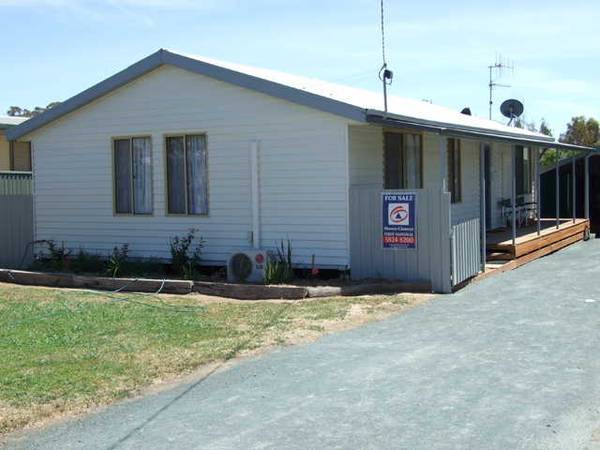 RENOVATED AND READY TO GO Picture 1