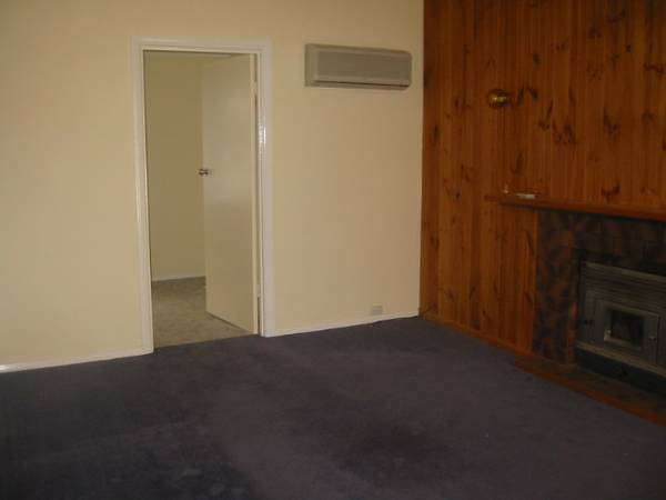 Spacious 4 Bedroom Home at the Right Price Picture 3