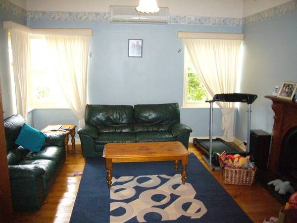PRICE REDUCED, EASY-LIVING FAMILY HOME OR WEEKENDER Picture 3
