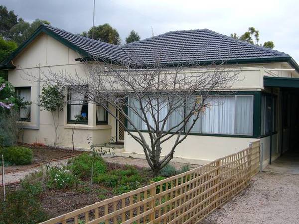 PRICE REDUCED, EASY-LIVING FAMILY HOME OR WEEKENDER Picture 1