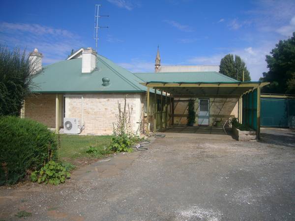 Gorgeous Stone Home in Auburn Picture 2