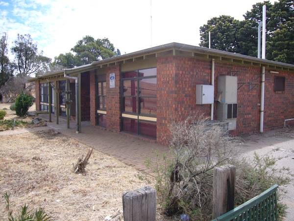 Old Mount Bryan Primary School - Great reno project on 3.3 acres Picture 2