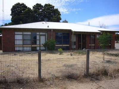 Old Mount Bryan Primary School - Great reno project on 3.3 acres Picture
