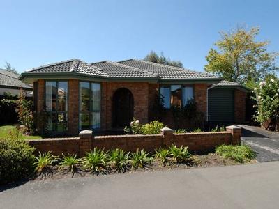 Over 30's Townhouse REDUCED TO SELL! Picture