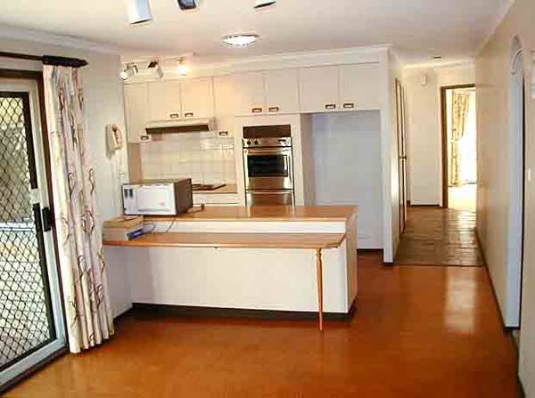 BEAUTIFUL FAMILY HOME Picture 2