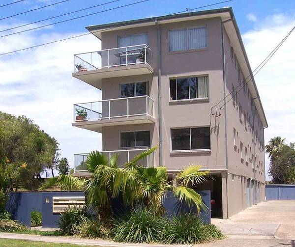 CHECK OUT THE SURF FROM YOUR BALCONY! Picture 3