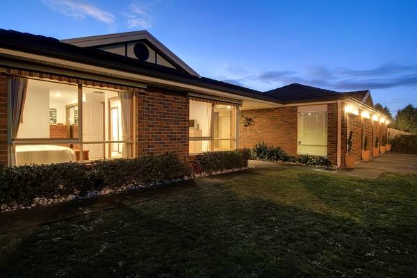 Grace, Space & A True Entertainers Delight Picture 1