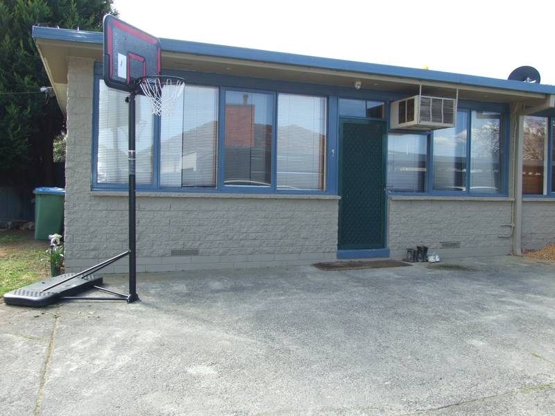 Cosy two Bedroom Unit Picture 1