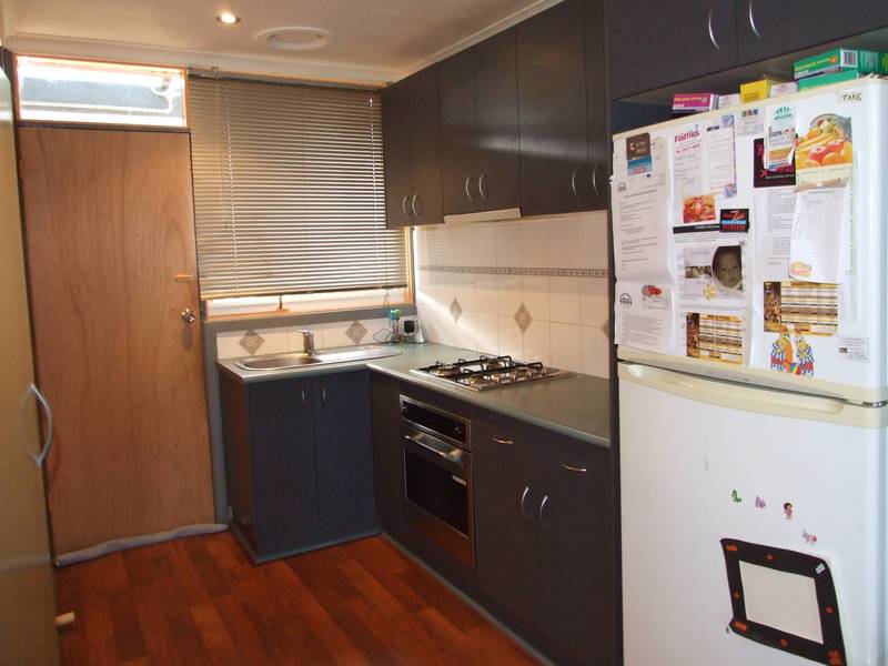 Cosy two Bedroom Unit Picture 2