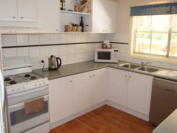 HOME SWEET HOME ONLY 100 METRES FROM THE SHOPS Picture