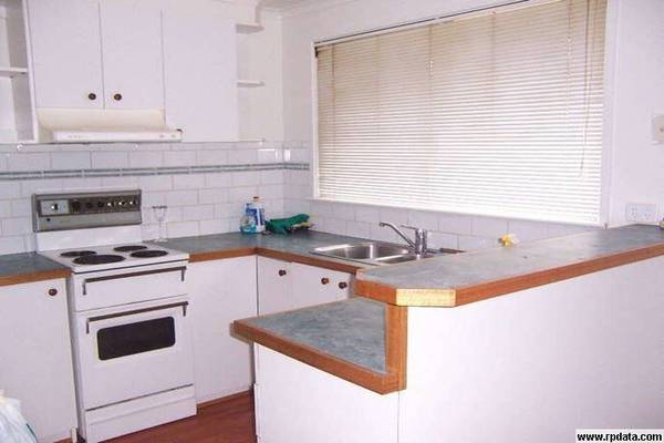 Walk to Shops & Transport Picture 2