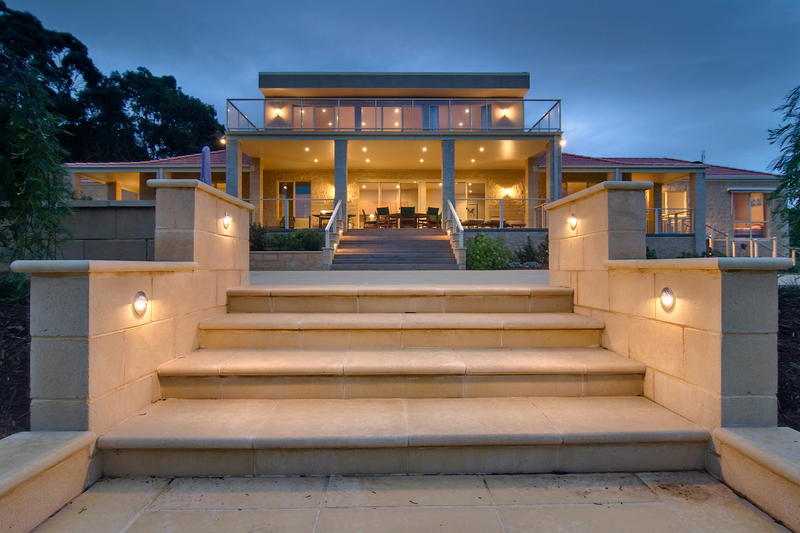 Grand Magnificence With Sweeping Bay Views Picture 2