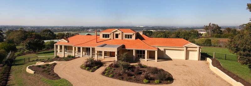 Grand Magnificence With Sweeping Bay Views Picture 1