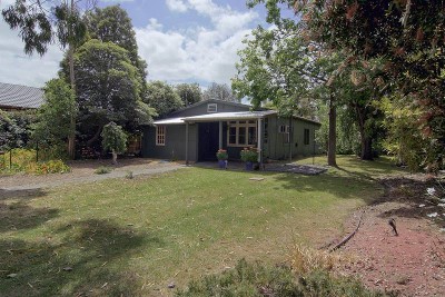 Cottage Charm On 1000sqm (approx.) Picture