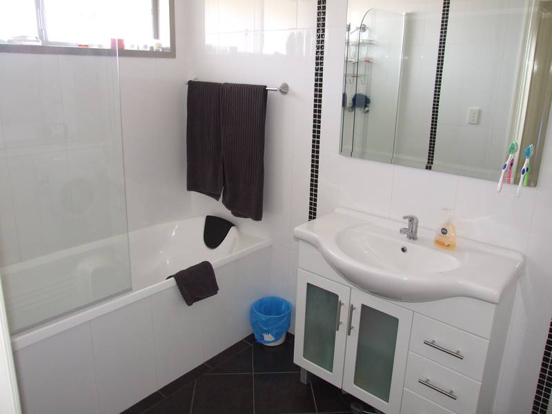 REVAMPED AND RIGHT IN TOWN. Picture 3