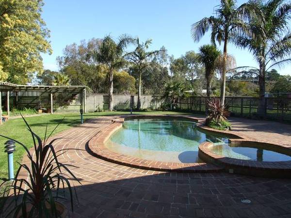 Absolutely Irresistable On Approx 1.25 Acres Picture 1