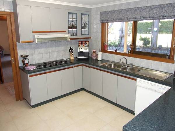 Absolutely Irresistable On Approx 1.25 Acres Picture 3