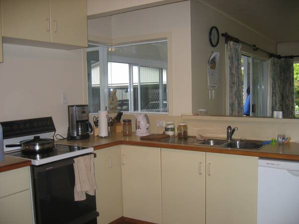3 BEDROOM BRICK - TOTARA Picture 3