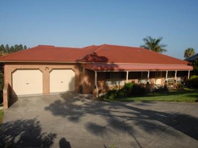 LARGE FAMILY HOME! Picture