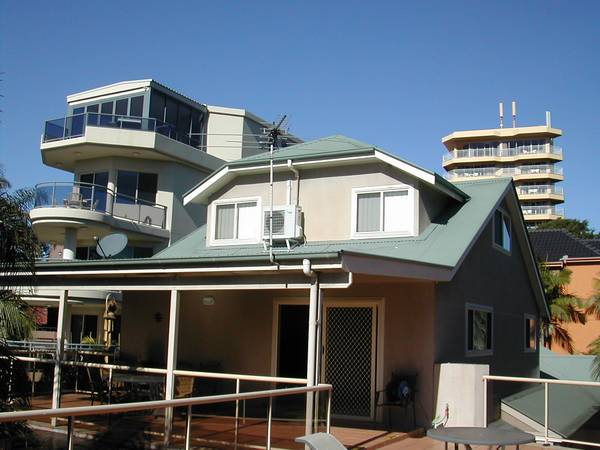 THE ULTIMATE BEACHFRONT POSITION Picture 3