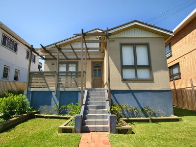 METRES TO PORT KEMBLA SURF CLUB AND THE BEACH Picture METRES TO PORT KEMBLA SURF CLUB AND THE BEACH Picture