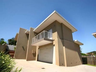 METRES TO PORT KEMBLA SURF CLUB AND THE BEACH Picture METRES TO PORT KEMBLA SURF CLUB AND THE BEACH Picture