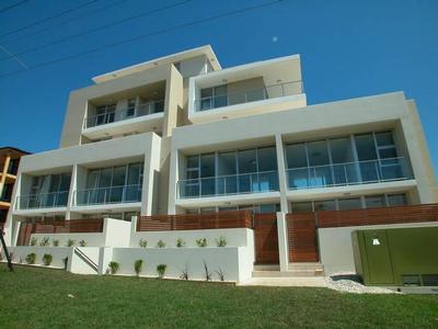 Near New 3 Bedroom Unit Picture