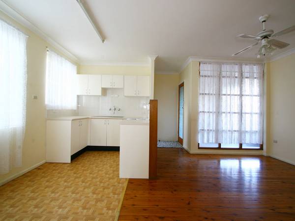 CENTRALLY LOCATED TWO BEDROOM UNIT Picture CENTRALLY LOCATED TWO BEDROOM UNIT Picture