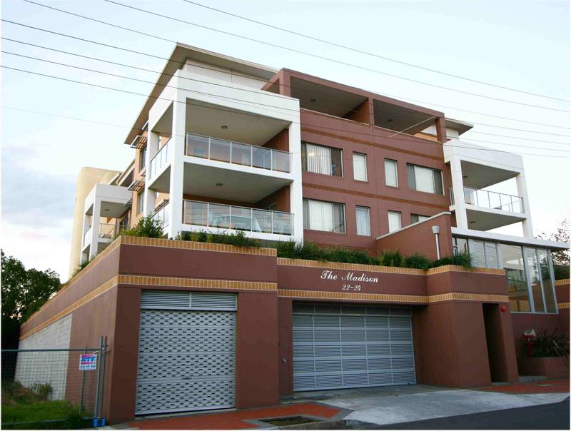 GREAT MOUNTAIN VIEWS FROM THIS EXECUTIVE UNIT Picture 1