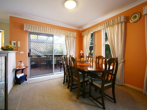 INNER CITY LIVING WITH ALL ITS ADVANTAGES Picture 3