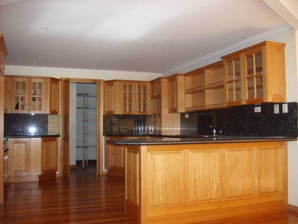 Huge Family Mansion! Picture