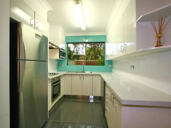 FULLY RENOVATED TOWNHOUSE Picture