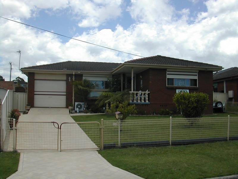 ONE LEVEL LIVING Picture 1