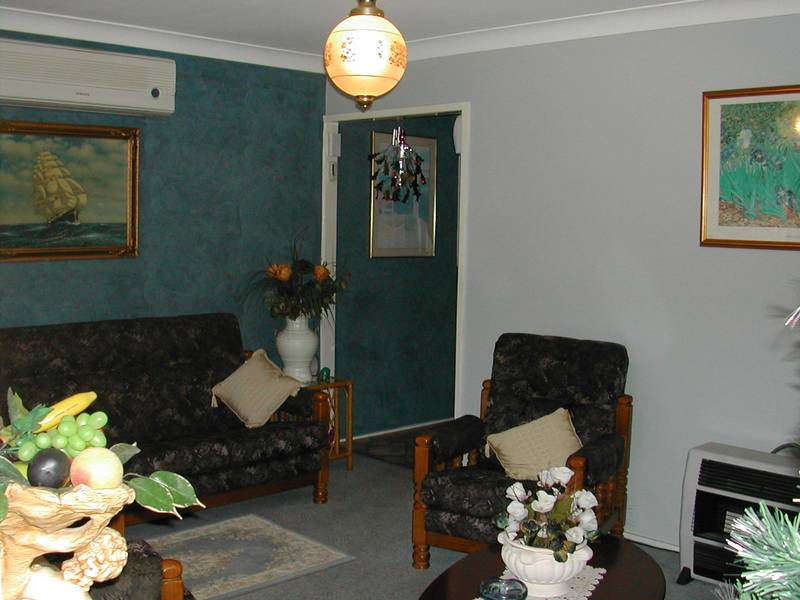 ONE LEVEL LIVING Picture 3